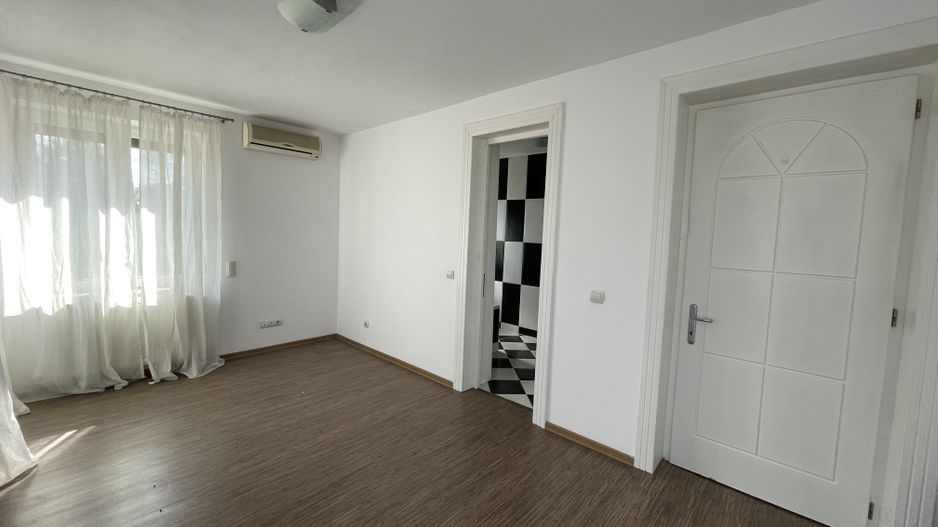 Vilă Individuală Spațioasă în Zona Iancu Nicolae - Poză 11