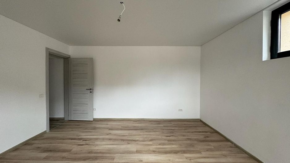 Garsonieră Luminoasa cu Balcon Spațios - Poză 3