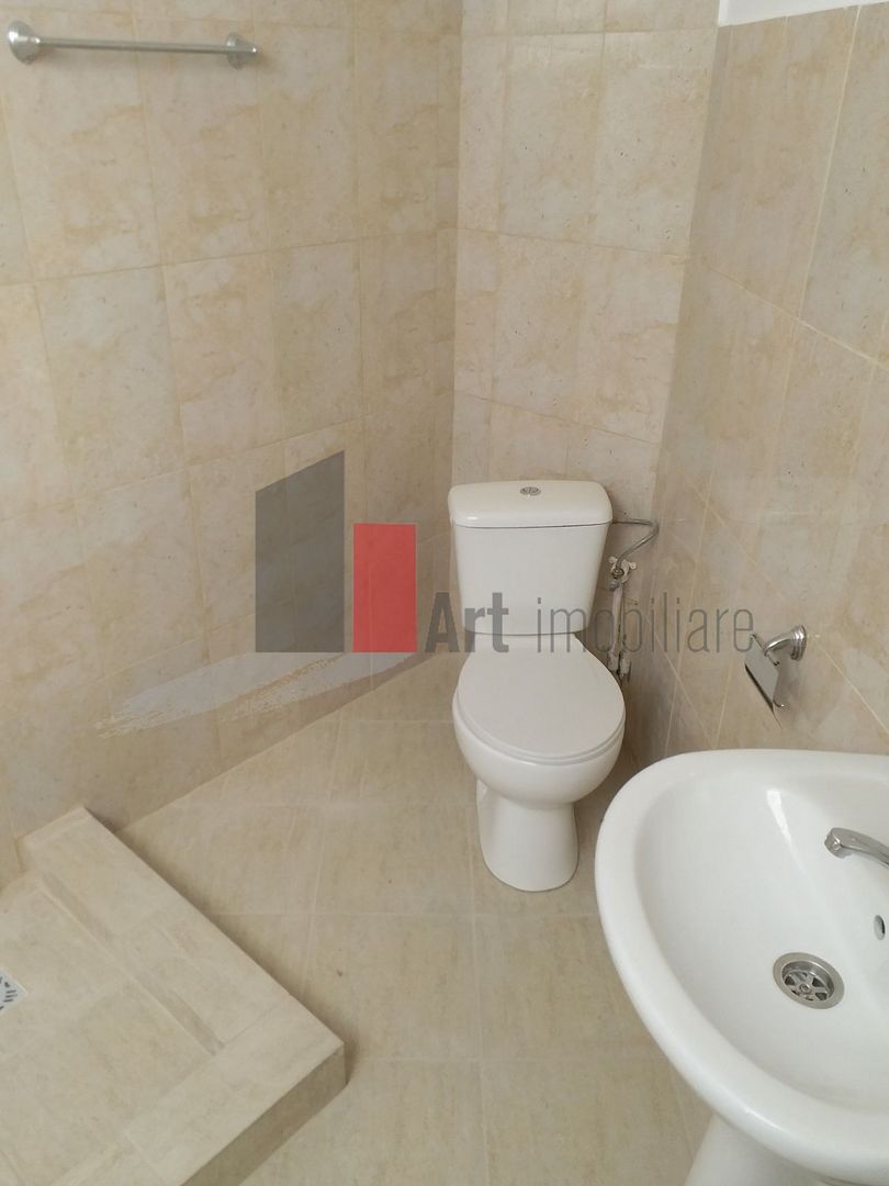 Oportunitate Unică! Vilă Spațioasă lângă Podul Grant, Ideală pentru Birouri - Poză 5