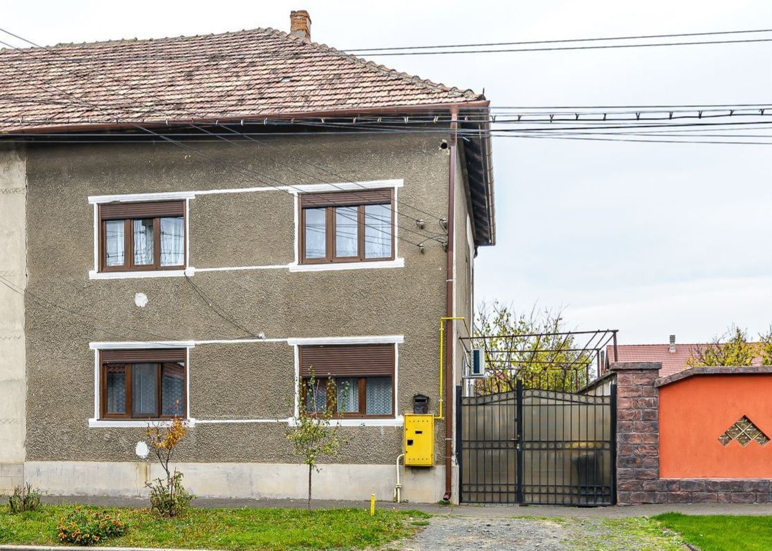 Casă tip duplex cu 2 apartamente în Poltura - Poză 1