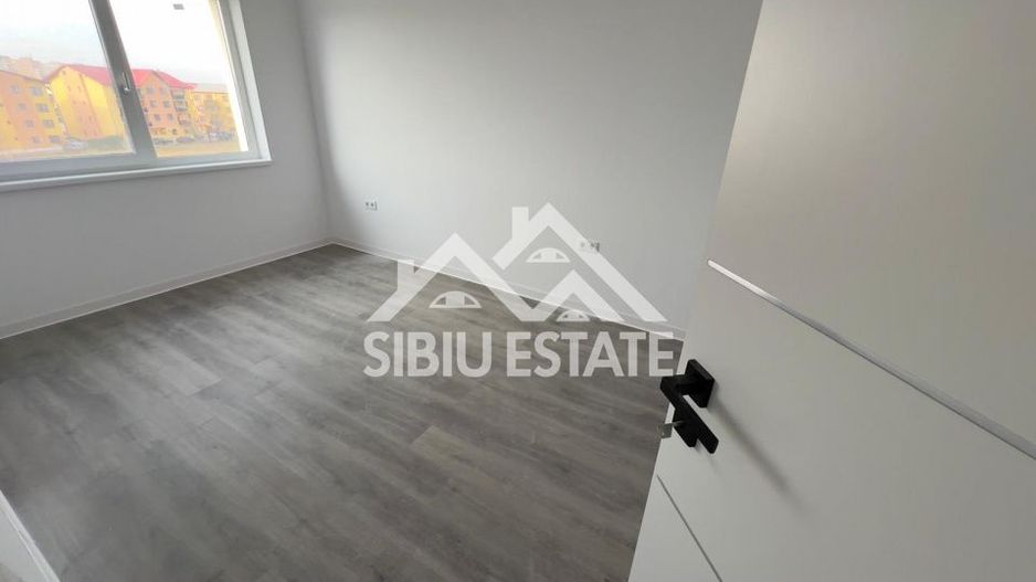 Apartament cu Gradina generoasa de 49 mp 3 camere, terasa, balcon - Poză 3