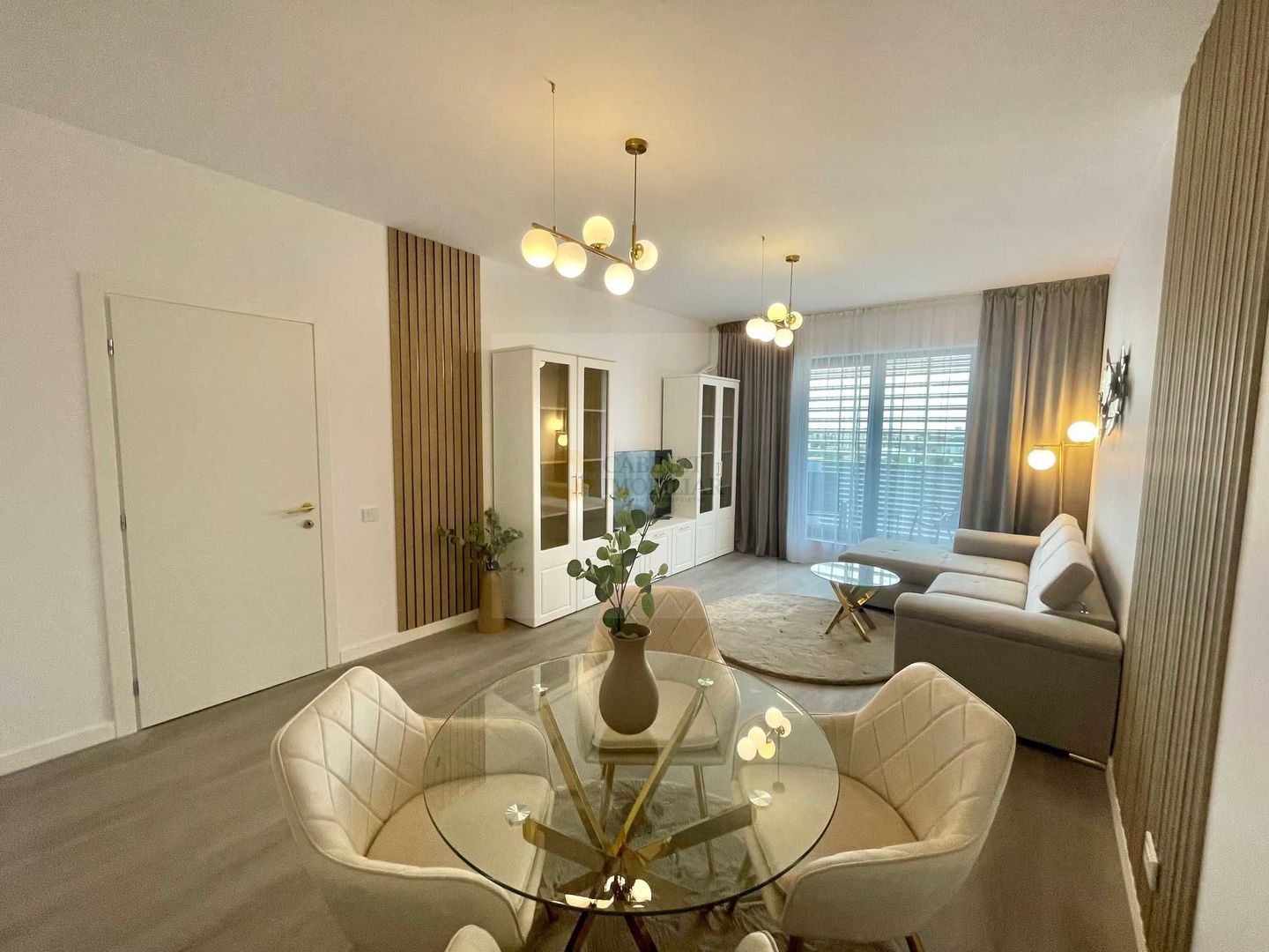 2 camere decomandat | Mobilat și utilat lux | Vedere panoramica - Poză 1