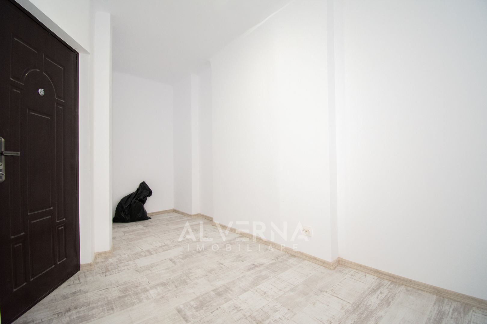 Apartament 2 camere cu 2 bai, pe 2 niveluri in vila renovata - Central - Poză 3