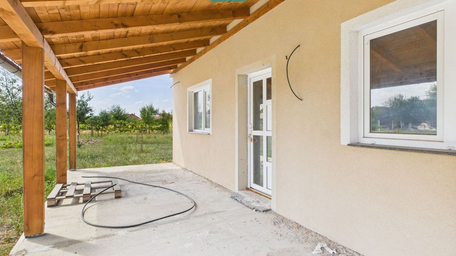 Casă cu 2 camere și teren în Gai - Poză 2