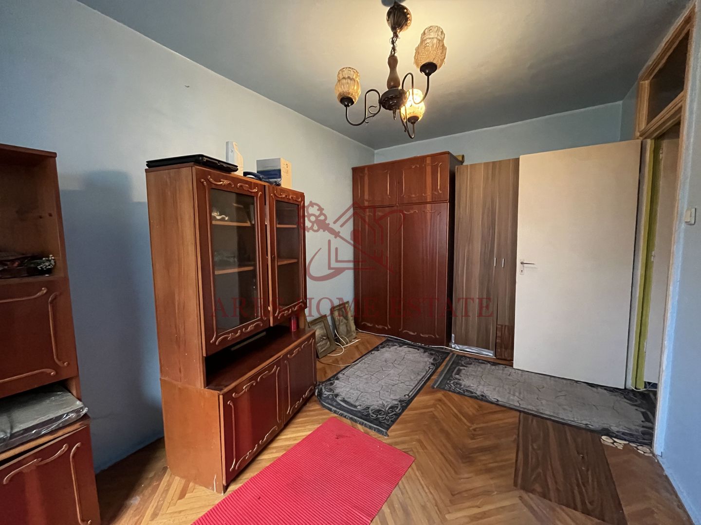 Etaj 1, 3 camere, spatios, 2 băi, centrală proprie – zonă excelentă - Poză 1