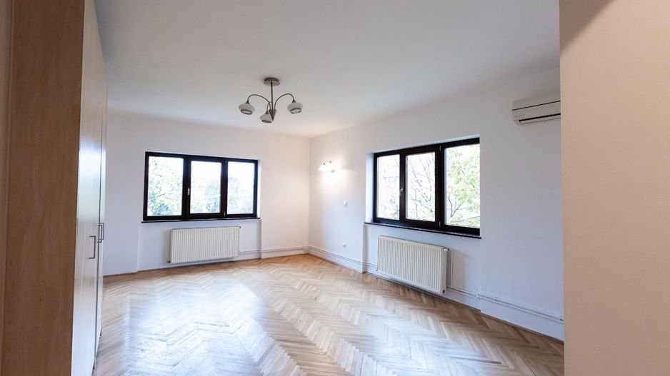 Apartament spatios cu garaj in zona Bogdanesti - Poză 11