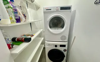 Casa la cheie, curte individuala, jaluzele electrice, aer conditionat - Poză 11