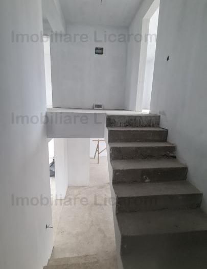Vila Stupini P+E, 5 camere,curte,acces auto.(Parte Duplex) - Poză 2