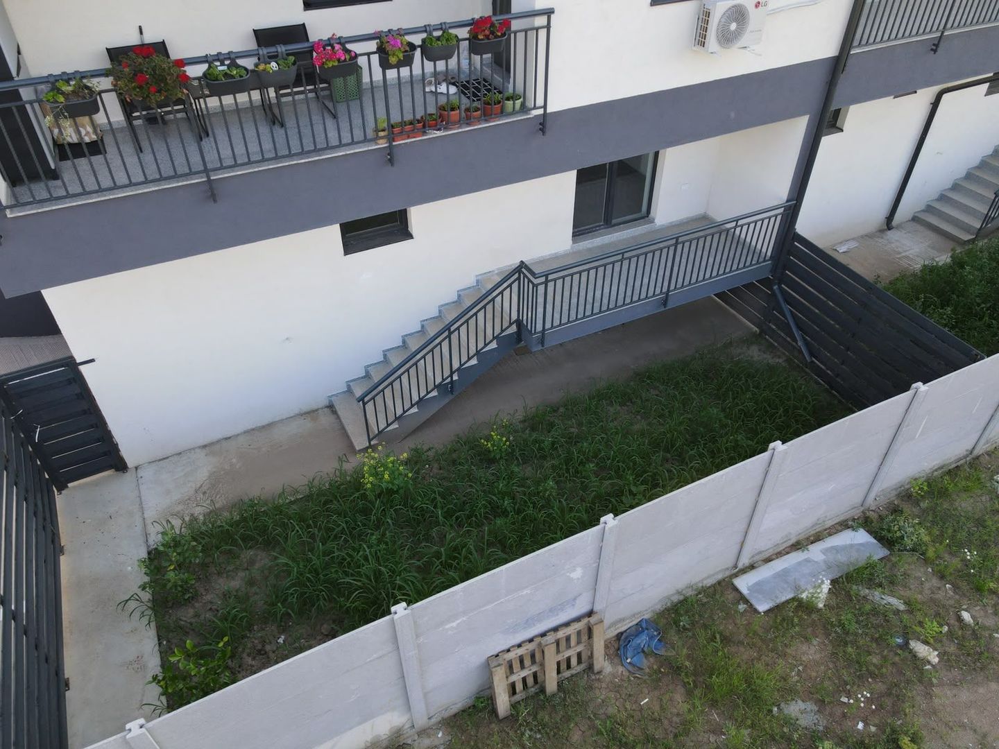 AP. 2 CAMERE - GRADINA PROPRIE 60 MP, BLOC FINALIZAT, PARCARE, COMS 0% - Poză 3