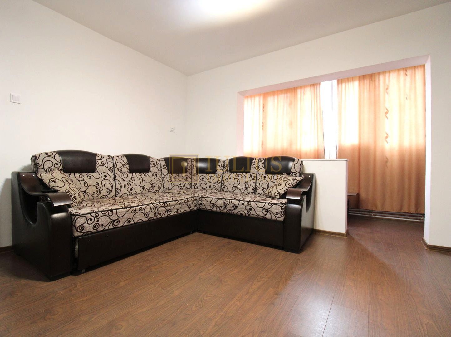 Zona Lipovei, 4 camere + 2 bai, centrala proprie, PET-FRIENDLY - Poză 1