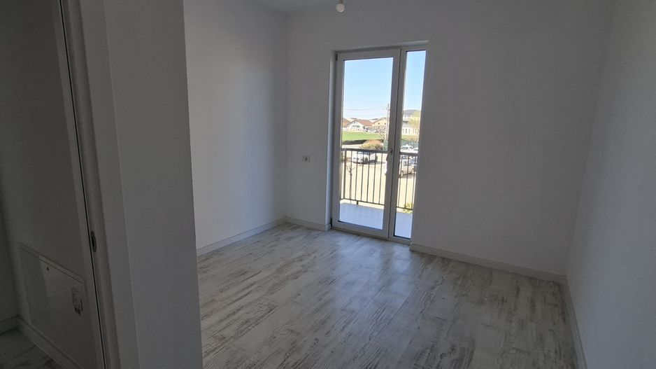 Apartament cu 3 camere si un loc de parcare - Poză 13