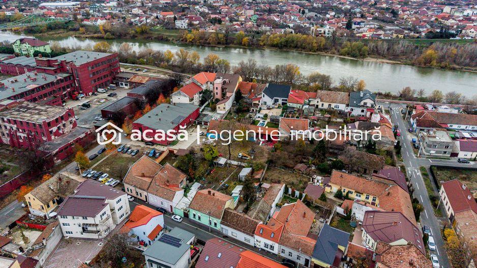 Casă în zonă liniștită, lângă Malul Mureșului cu 750 mp de teren - Poză 1