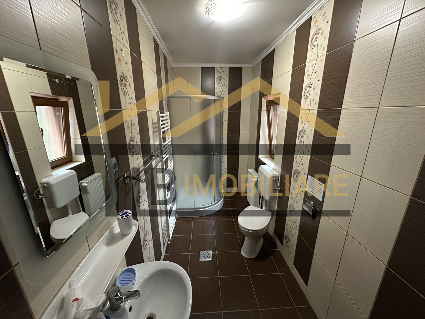 Vila cu 8 camere de vanzare, teren 1580mp, Zona Praid - Poză 17