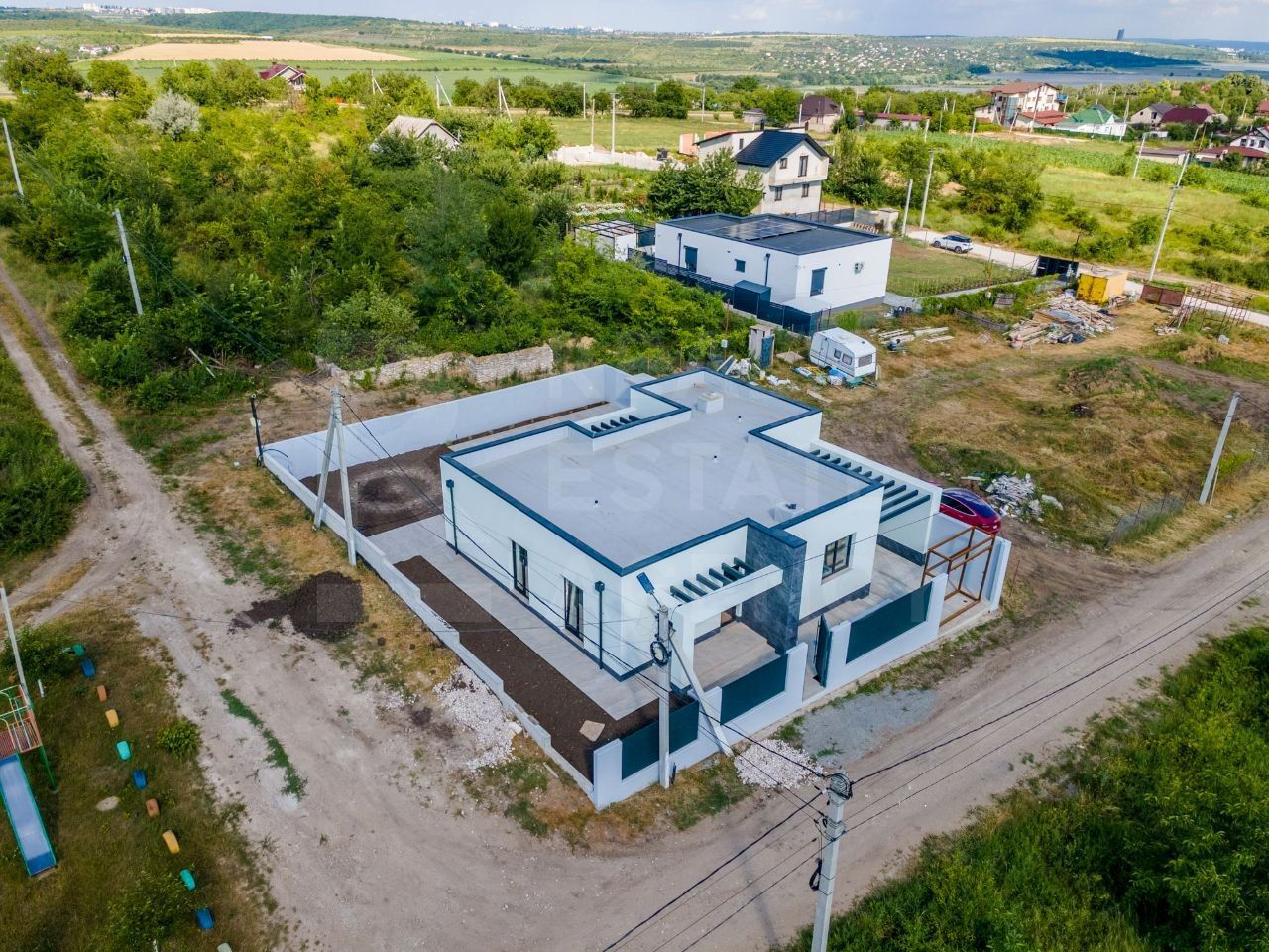 Vânzare, Casă Hi-Tech, 4 camere, str. Ion Suruceanu, Ialoveni - Poză 1