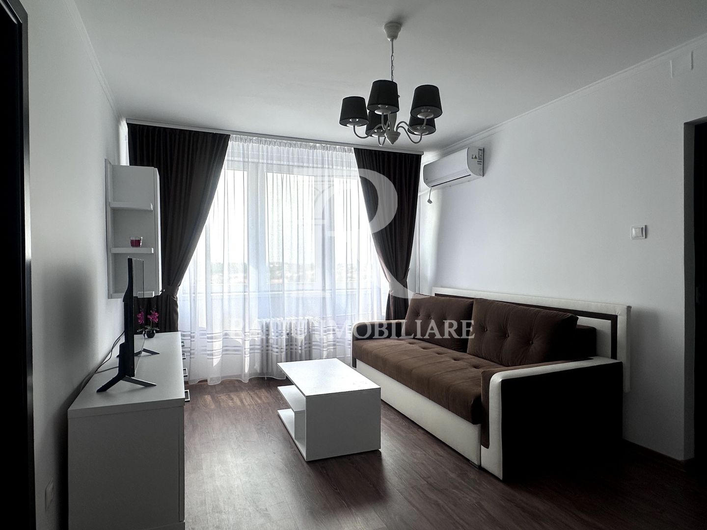 Apartament cu 2 camere | Central | Ascensor | Oradea - Poză 1