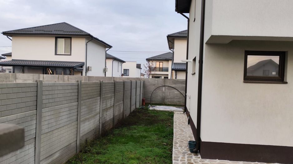 Casă / Vilă cu 4 camere de vânzare în Berceni - Poză 2