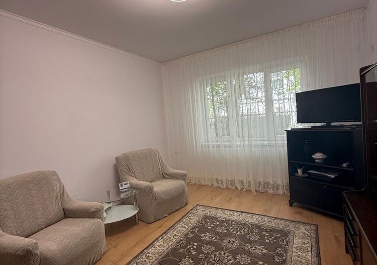 Închiriere Apartament cu 3 camere Titan Ozana, prima inchiriere - Poză 1