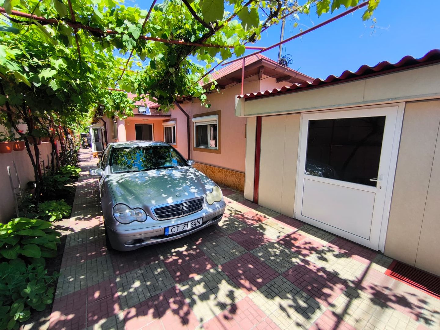 VIILE NOI - casa cu o curte generoasa disponibila imediat - Poză 23