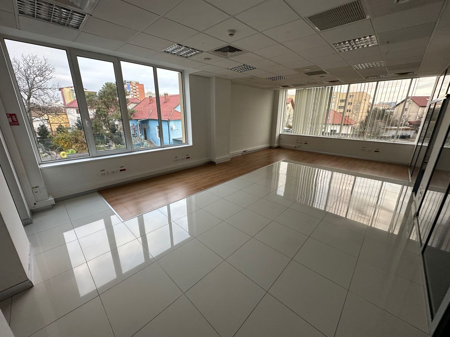 Spatiu de birouri la artera - Poză 2