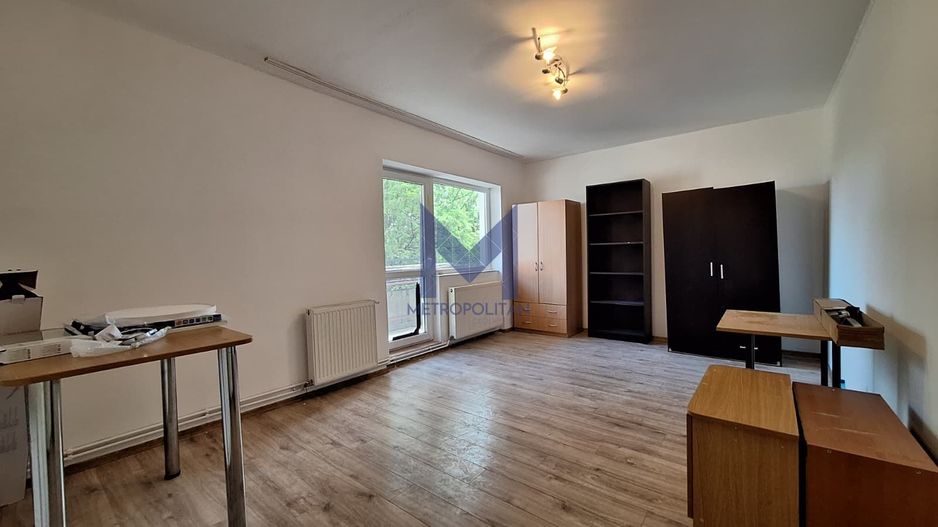 De închiriat apartament 2 camere decomandat I strada Lunii - Poză 1