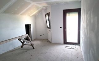 Casă tip vilă cu teren 2426 mp în Matca – oportunitate la 115.000 € - Poză 3