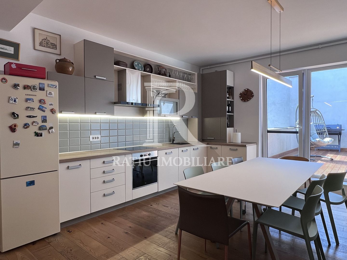 Penthouse cu Design Eclectic | Central | Panoramă Unică | Oradea - Poză 7