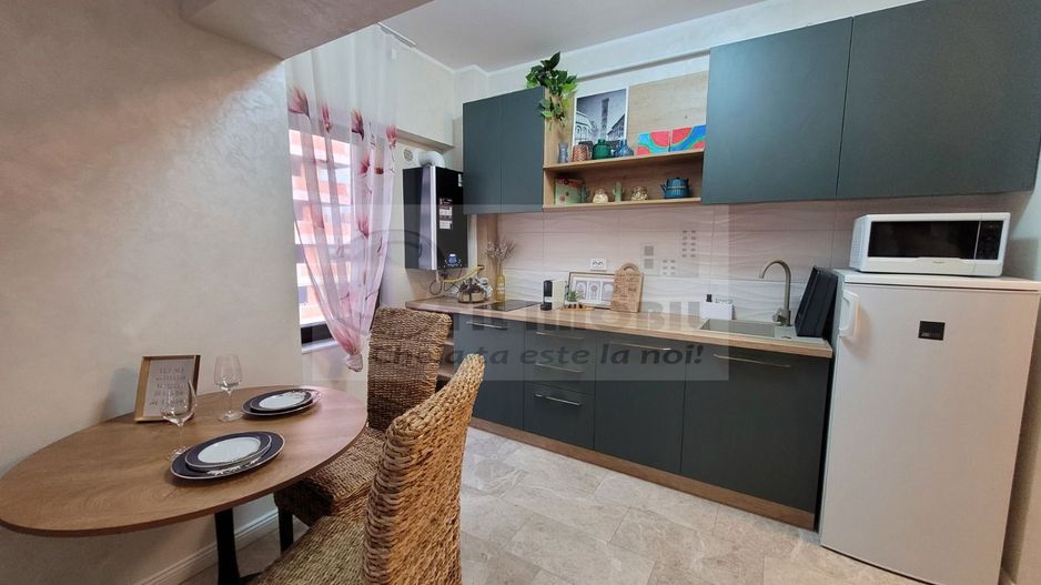 2 cam SD Royal Town, 56 mp, 2 balcoane, parcare, mobilat ,169.000 € - Poză 5