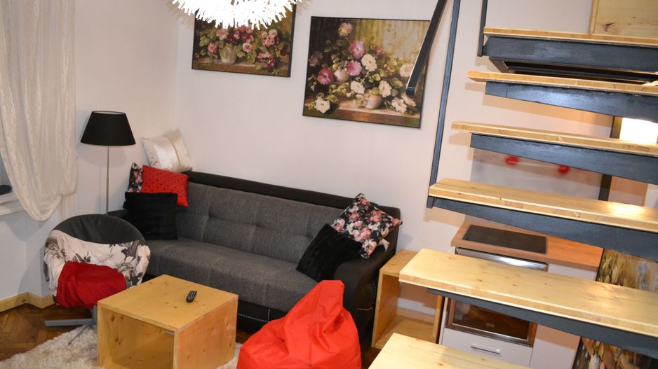 Studiou langa medicina cu scara interioara - Poză 4