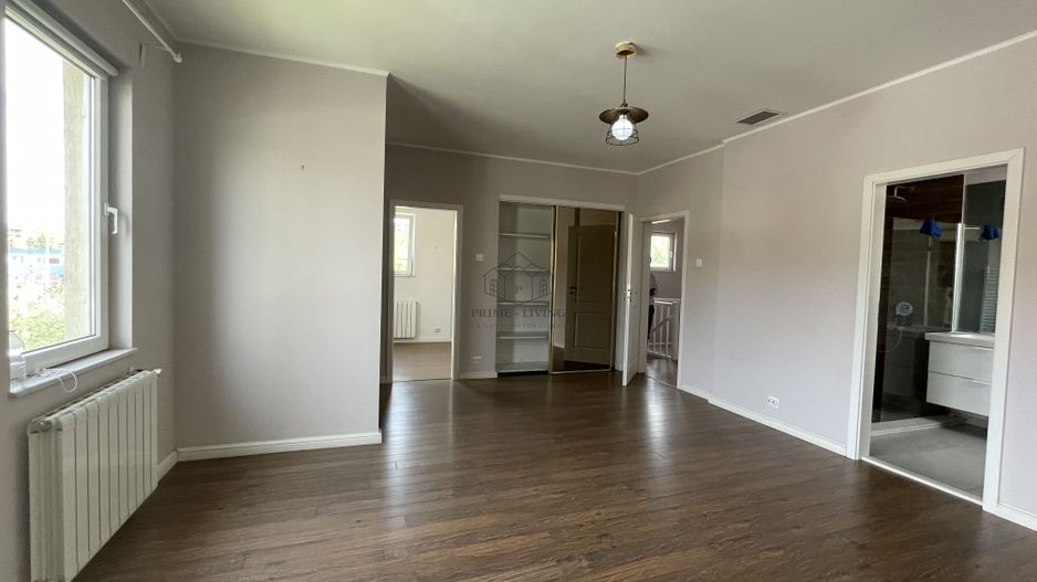 VILA SPATIOASA LA INCHIRIERE IN ZONA PIPERA LANGA SCOLI - Poză 21