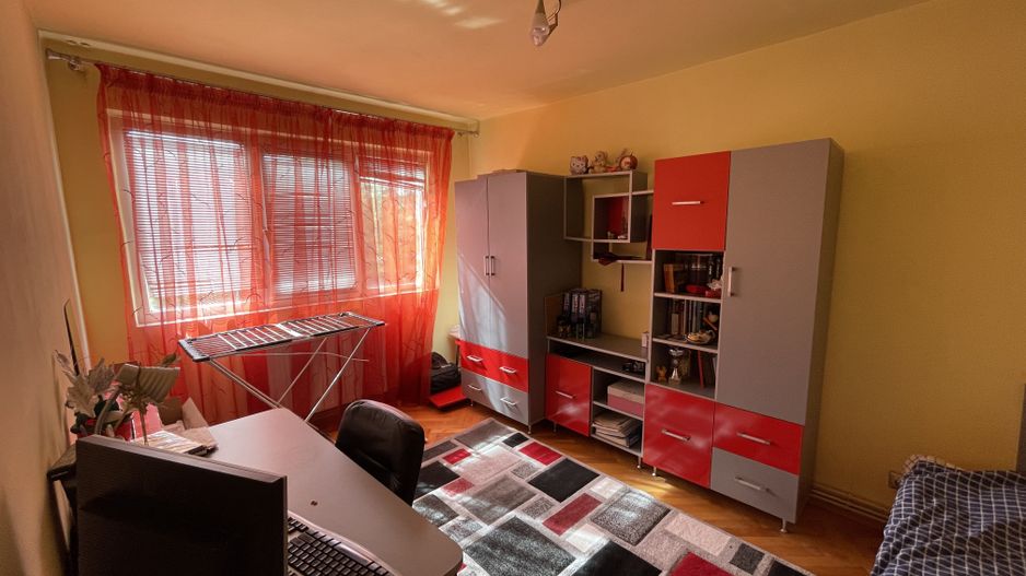 Apartament 4 camere, decomandat, zona excelenta, comison 0%. - Poză 4