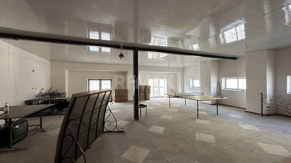 De vânzare spațiu comercial cu suprafața totală de 500m2  pe teren de 7ari în centru Orheiului. - Poză 5
