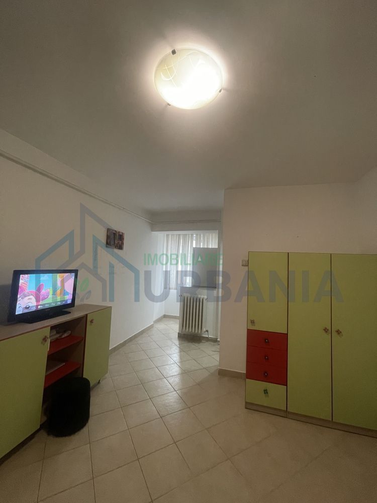 Inchiriez garsoniera langa policlinica nicolina - Poză 1