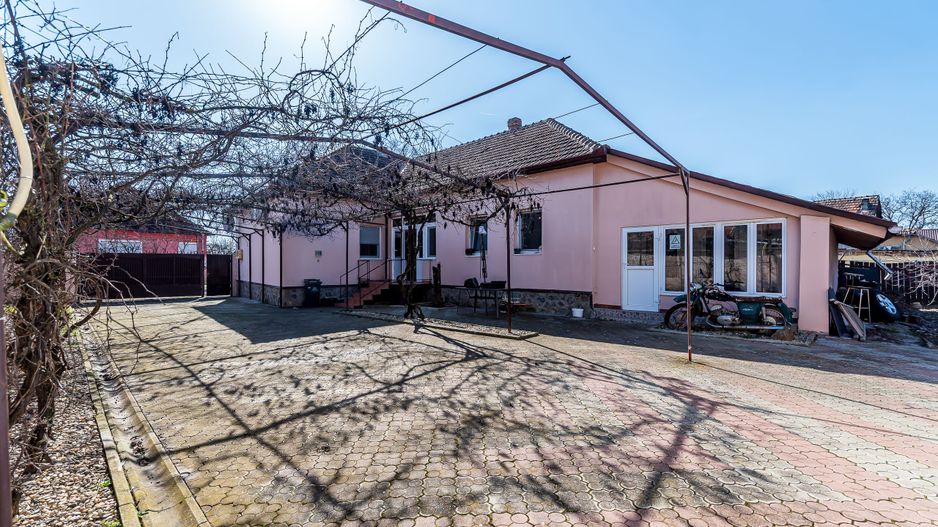 Casa ideală pentru familie: școală la 3 min + anexă pentru bunici - Poză 1