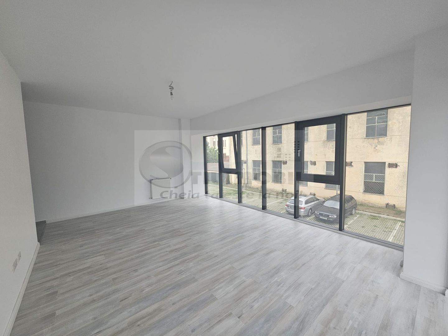 INTABULAT! MUTARE IMEDIATA! Apartament cu 2 camere decomandat Central - Poză 1