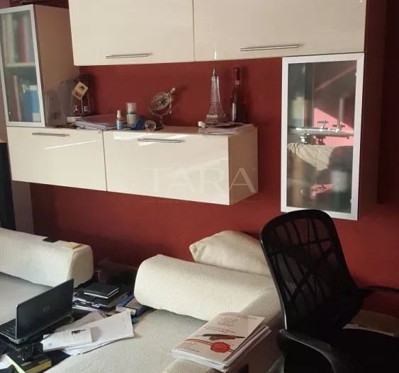 Apartament Spațios de 4 Camere în Andrei Mureșanu - Poză 1