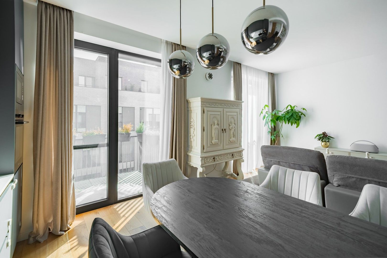 Apartament de 3 camere in Amber Forest - Poză 2