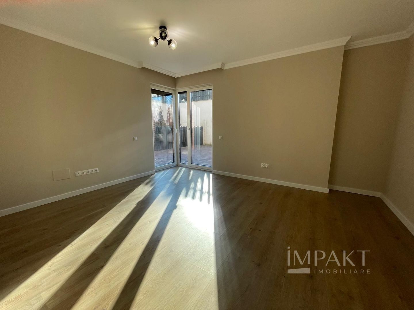 Apartament superb de locuit sau investitie in zona centrala cu 3 camere! - Poză 1