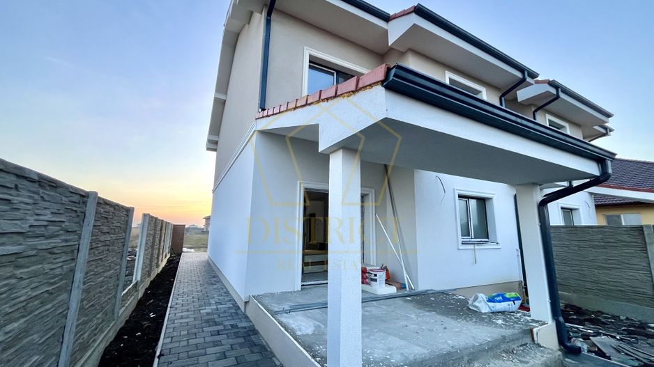 Duplex cu 4 camere despărțit prin camera tehnica | Mosnita Noua - Poză 1