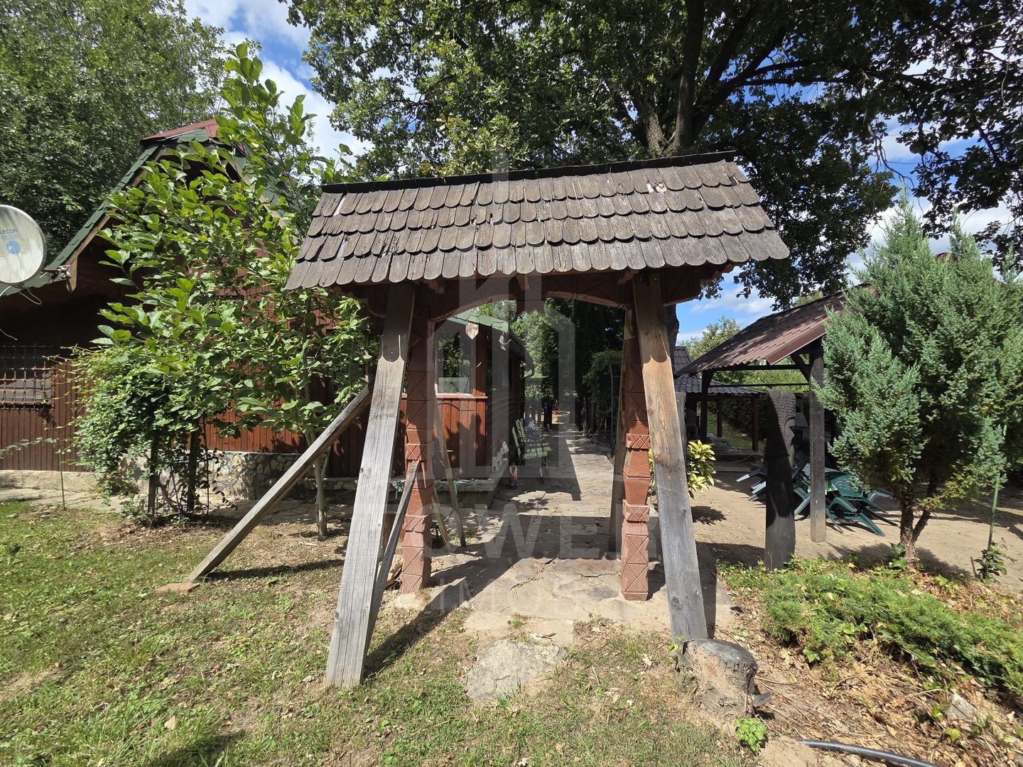 Teren deosebit cu cabană din lemn, Tocile – locație liniștită - Poză 14