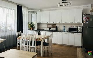Apartament 3 camere, mobilat și utilat, doua balcoane, parcare. - Poză 1