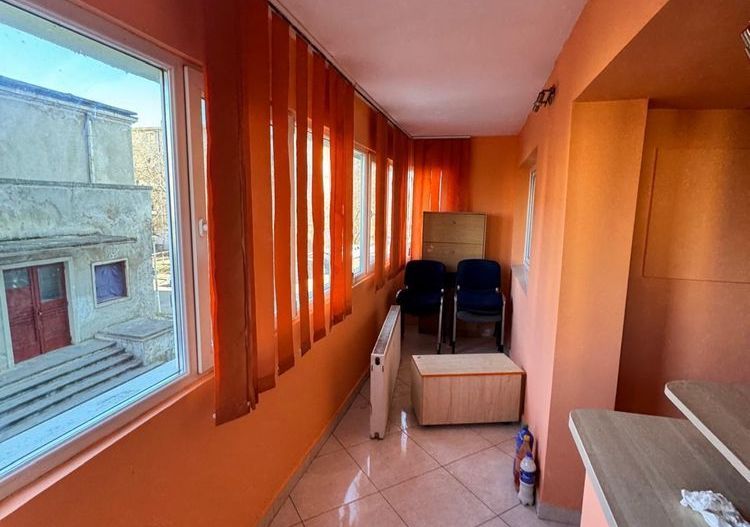 Inchiriez apartament nemobilat 4 camere Pantelimon - Poză 6