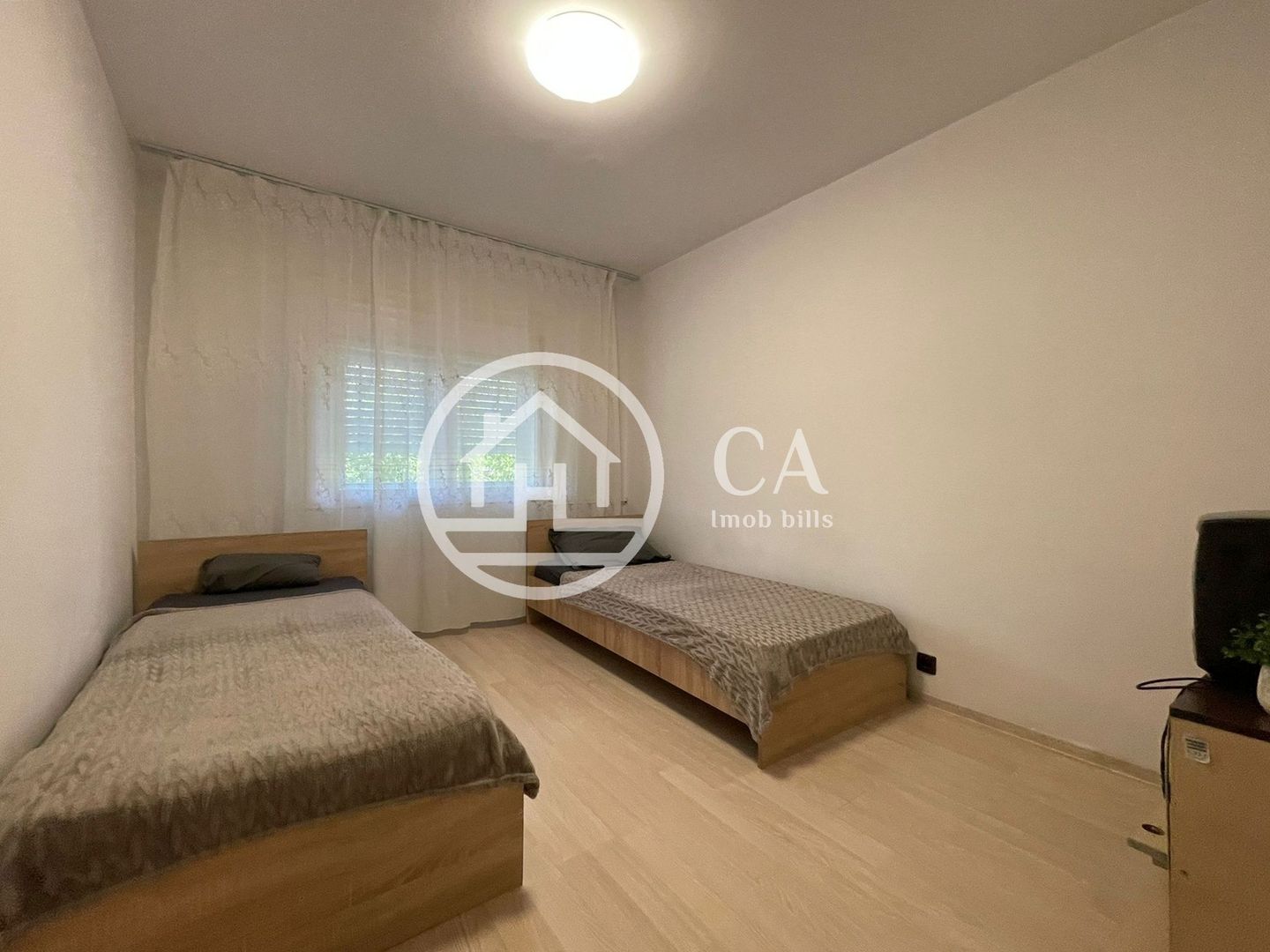 Apartament cu 3 camere de inchiriat in zona Rogerius, Oradea - Poză 4