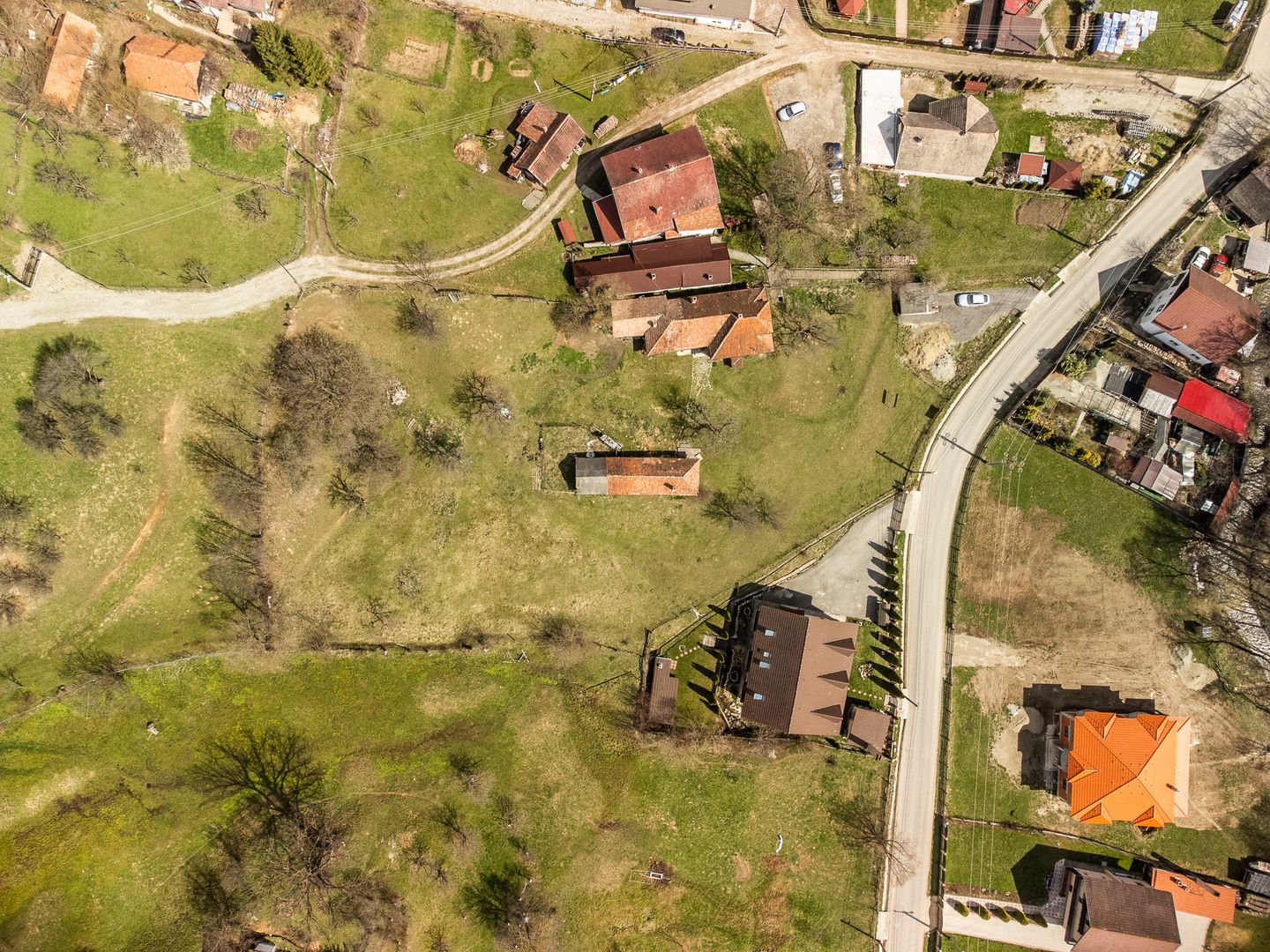 Domeniu de 6.500 mp teren+casa parinteasca,in magia Bucegilor,Moieciu, Brasov. - Poză 12