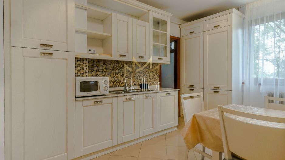 Ap spatios 4 camere, garaj, Andrei Muresanu, zona strazii Trifoiului - Poză 2