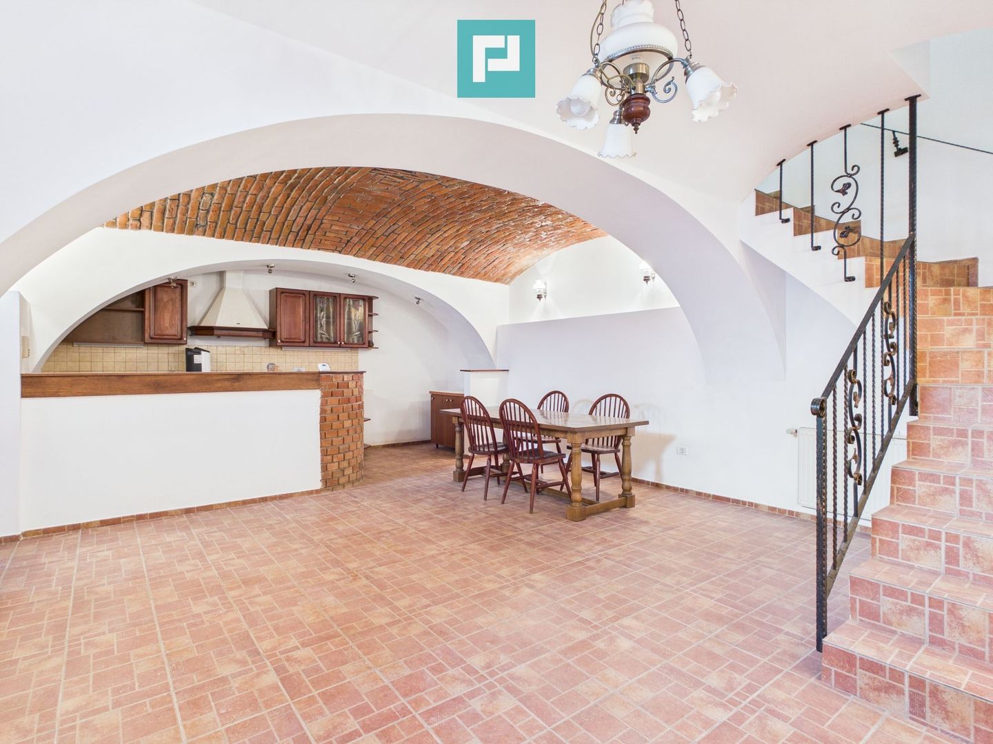 Apartament pe 3 niveluri - ultracentral, Arad - Poză 1