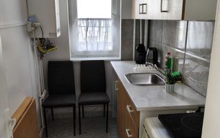 Apartament 2 camere decomandat, renovat complet, mobilat, sud-vest. - Poză 1