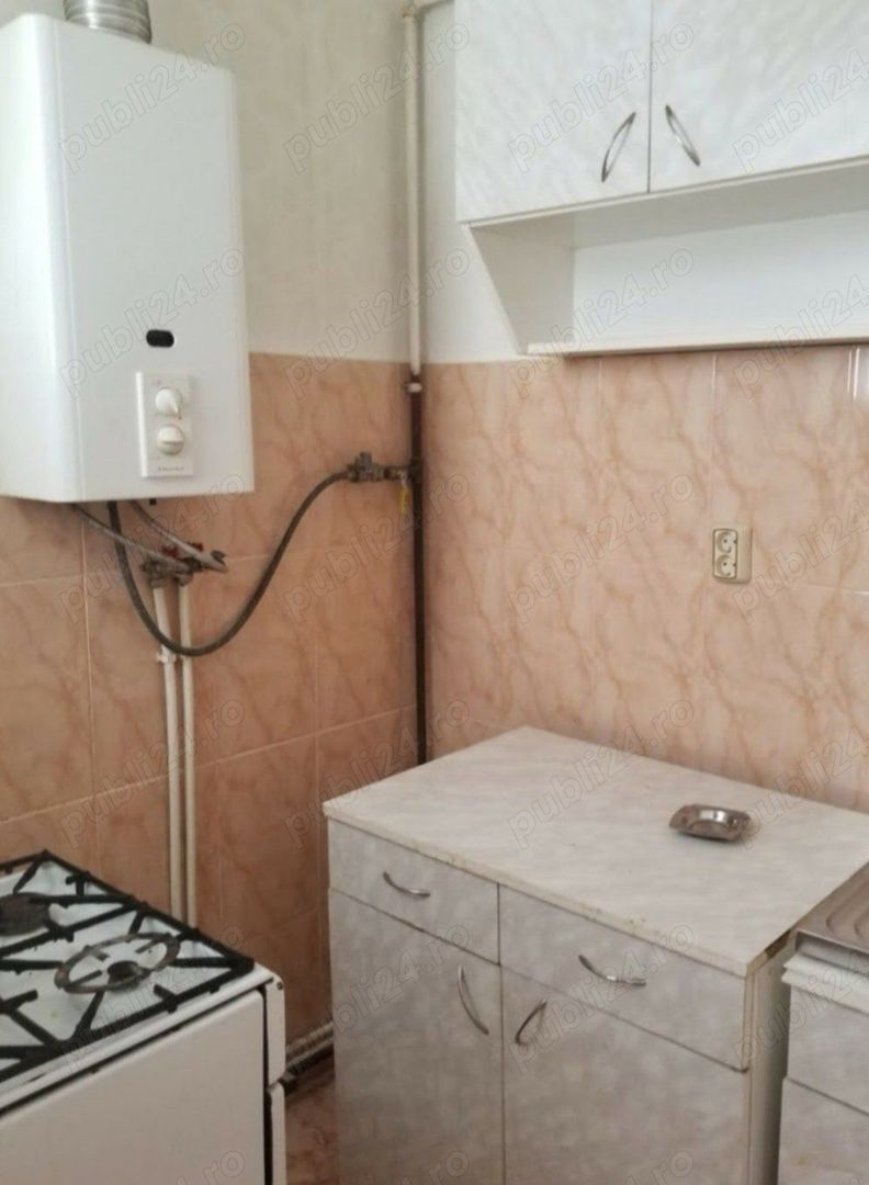 BRASADAS vinde garsoniera pe Ostrovului la etajul 2. - Poză 1