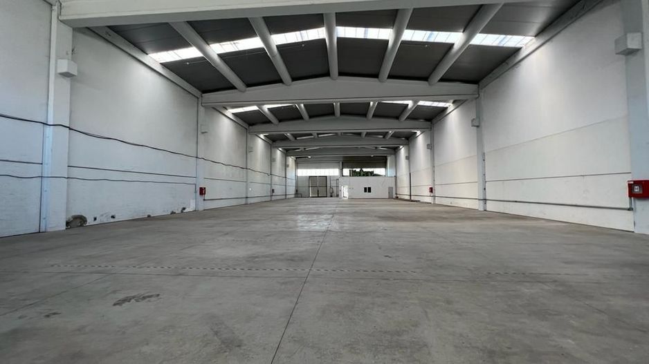 Spatiu de productie / depozitare 7600 mp si 5811 mp platforma betonata - Poză 4