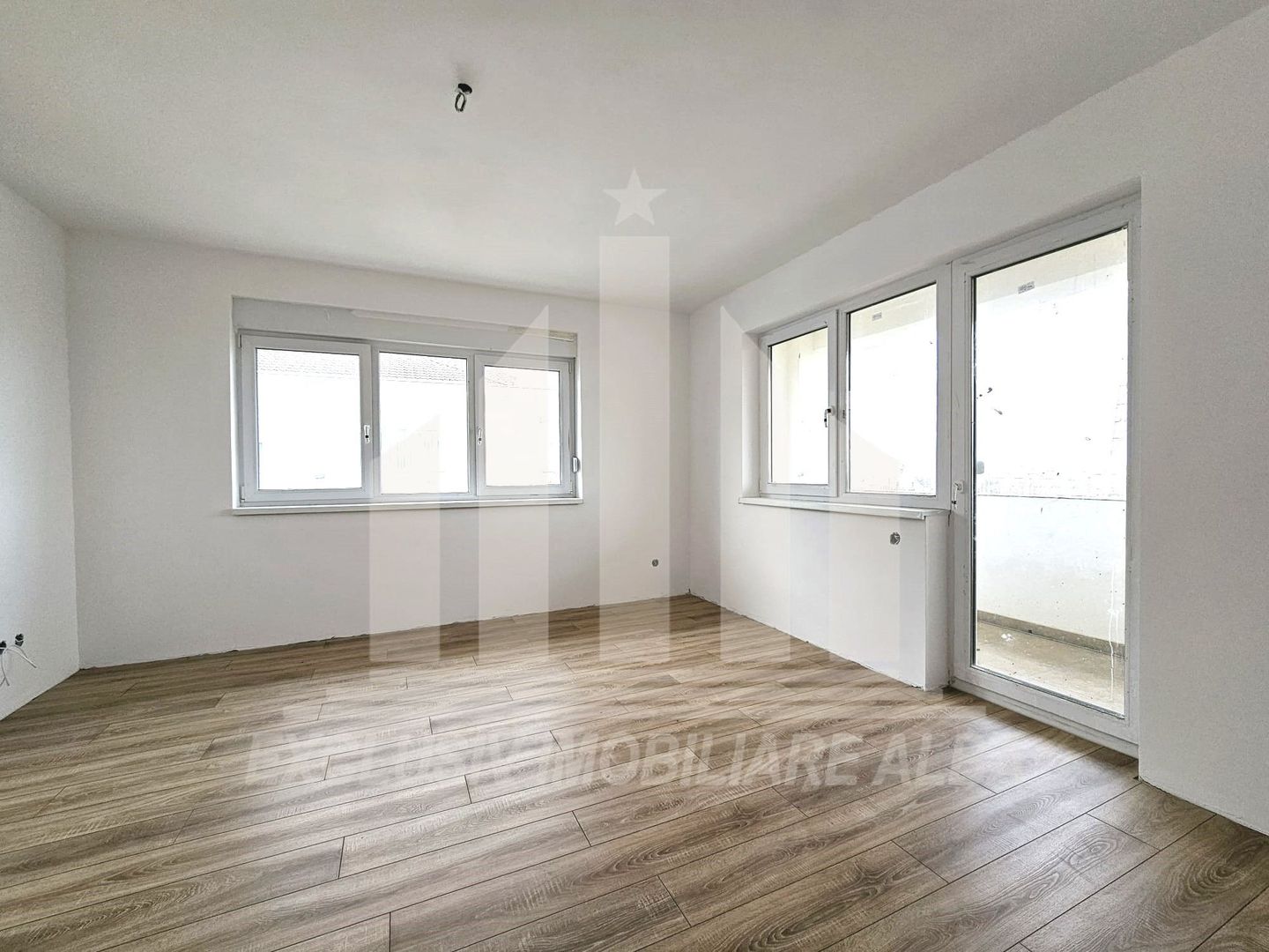 Apartament cu 3 camera decomandate, Alba-Micesti - Poză 1