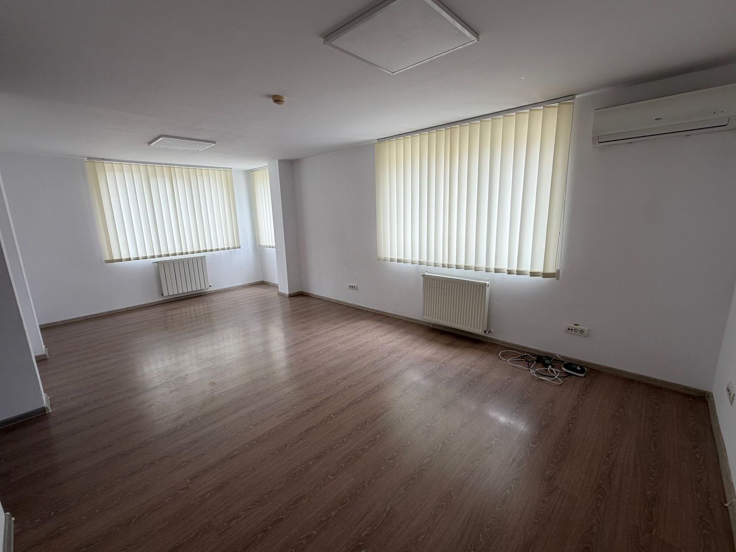 Clădire Multifuncțională 800 mp | Renovată 2024 | Ideală pentru Clinică, Birouri - Poză 21